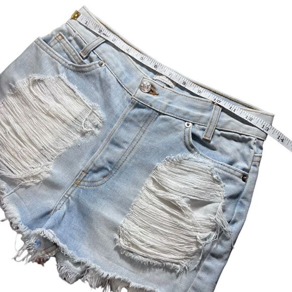 Brandy Melville Jean shorts light denim shredded distressed size 28 - Picture 11 of 12